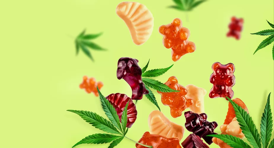 Des friandises comestibles au cannabis colorées avec des bonbons et des feuilles vertes sur un fond lumineux.